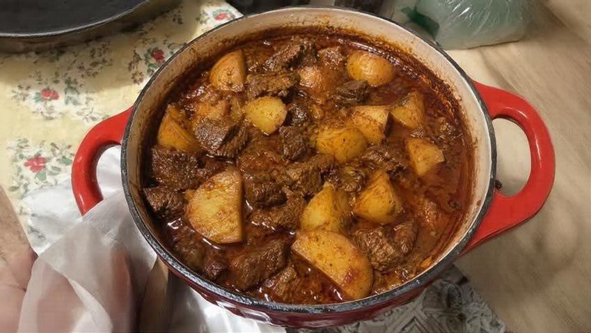 Thumbnail for Classic Mexican Carne con Papas en Chile Rojo
